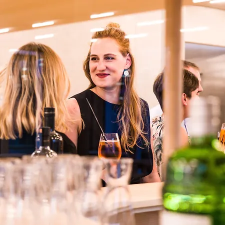 Hotell Bergamo Modern & Zentral In 24h Check In 3 Min Zum Schloss Nachhaltiges In Holzbauweise